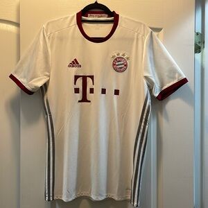 Adidas Men’s Size M Bayern Munich Jersey in White